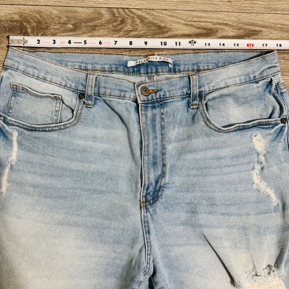 Celebrity Pink Women Light Wash Distressed‎ Denim Shorts Cutoff Frayed Hem 17/33